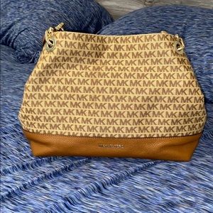 Michael Kors beautiful shoulder bag